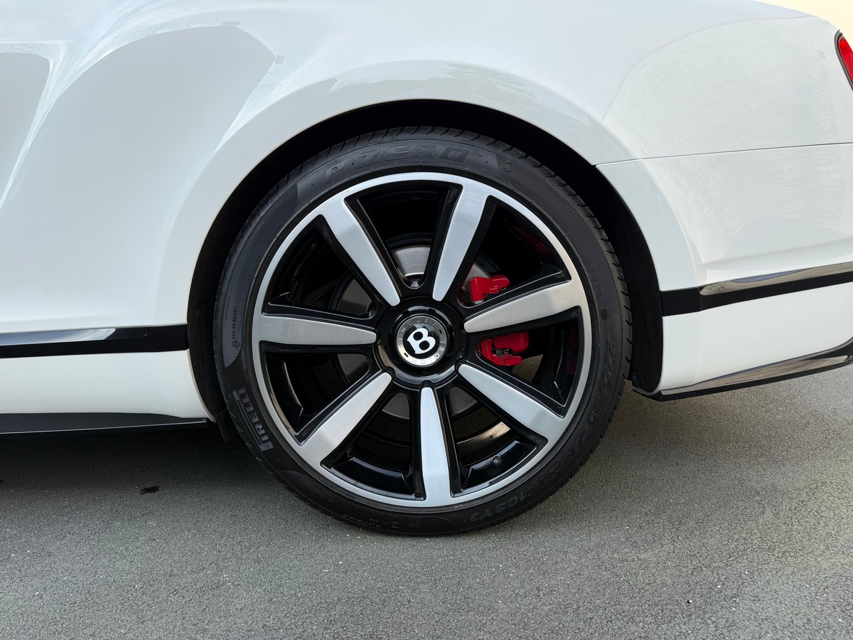 Bentley Continental GT 4.0 V8 S 528 CH / CARNET / 48101 KMS