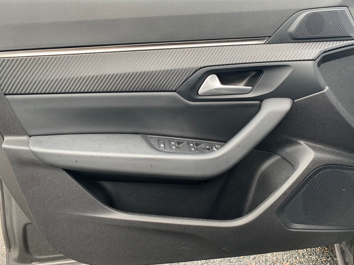 Peugeot 508 SW 130 ch | ALLURE | Caméra de recul | Mirror Screen | Système contrôle des angles morts
