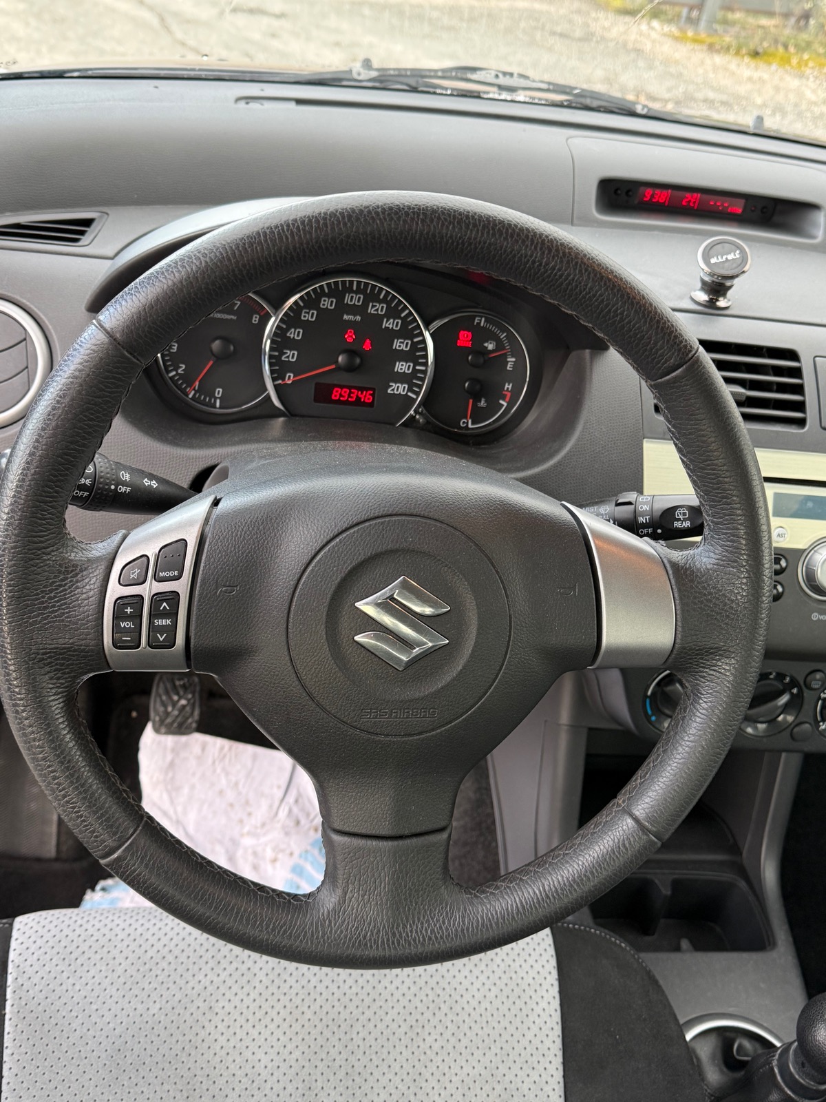 Suzuki Swift 1.3i 92CH EMBRAYAGE NEUF PARFAITE ÉTAT