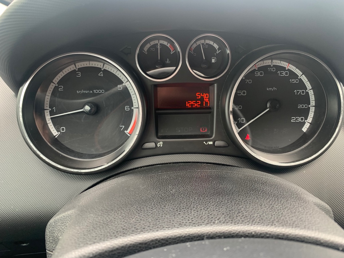 Peugeot 308 120 ch | Rétroviseurs électriques | Climatisation | Sièges rang 2 rabattables à plat