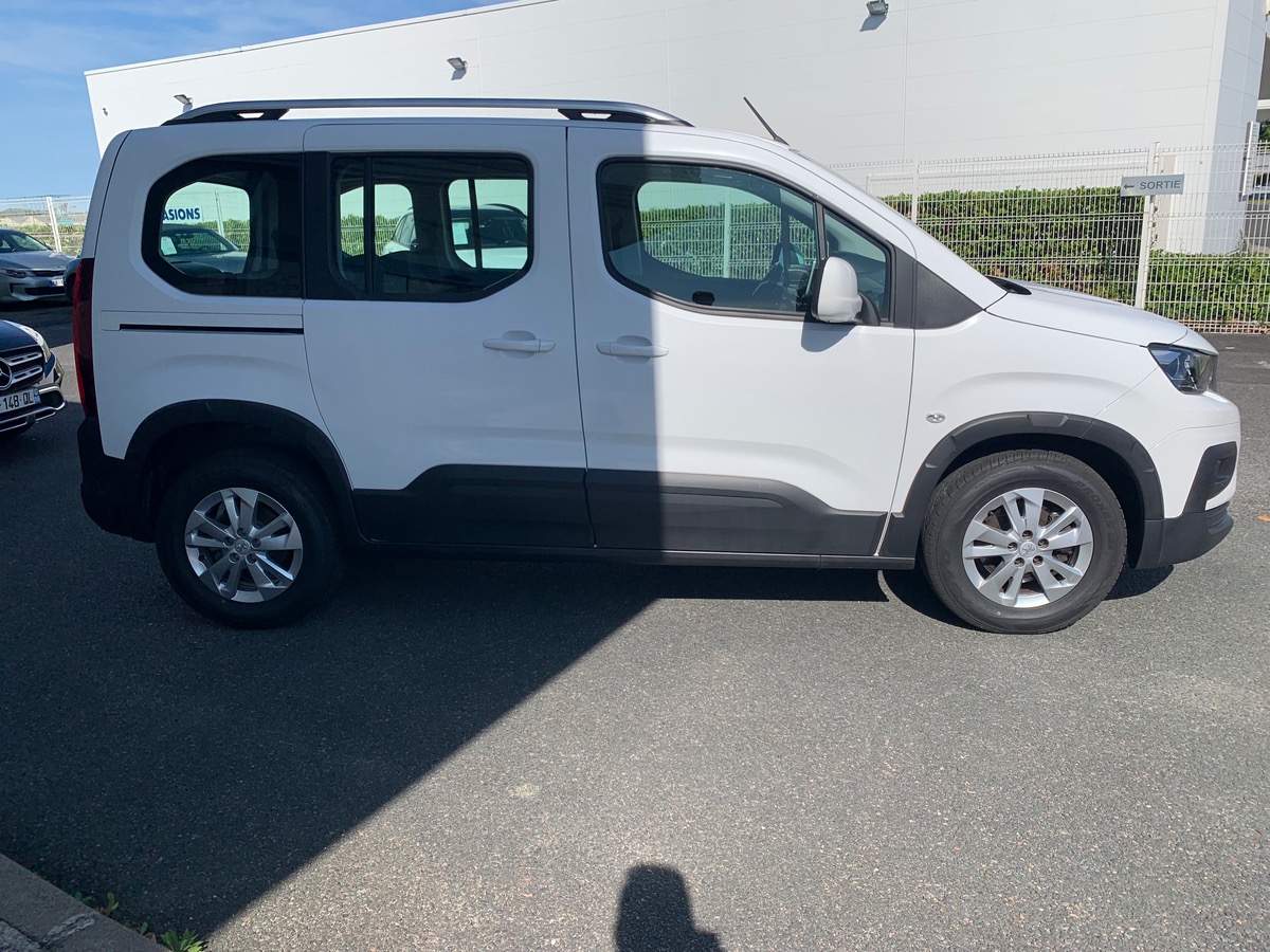 Peugeot Rifter 102 ch | Allure | 7 places | GPS | Roue de secours | Radar de stationnement arriére