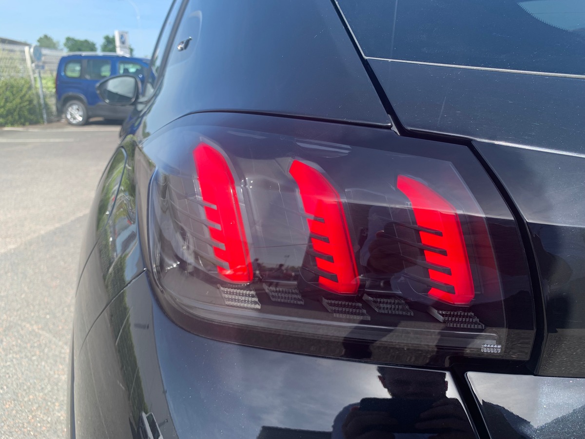 Peugeot 208 100 chevaux | GT | Apple car Play Android Auto | Caméra de recul | Régulateur vitesse