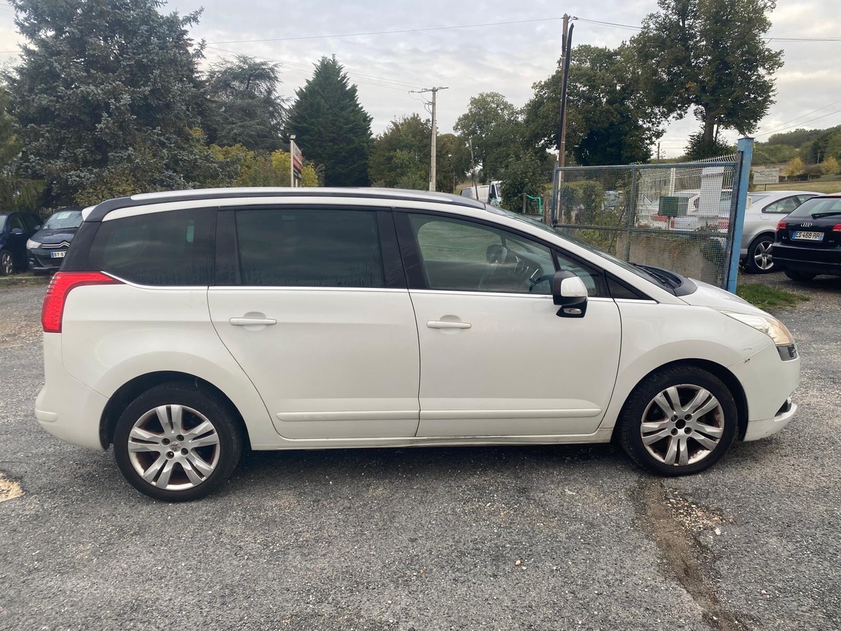 Peugeot 5008 1.6 hdi 112cv pack family
