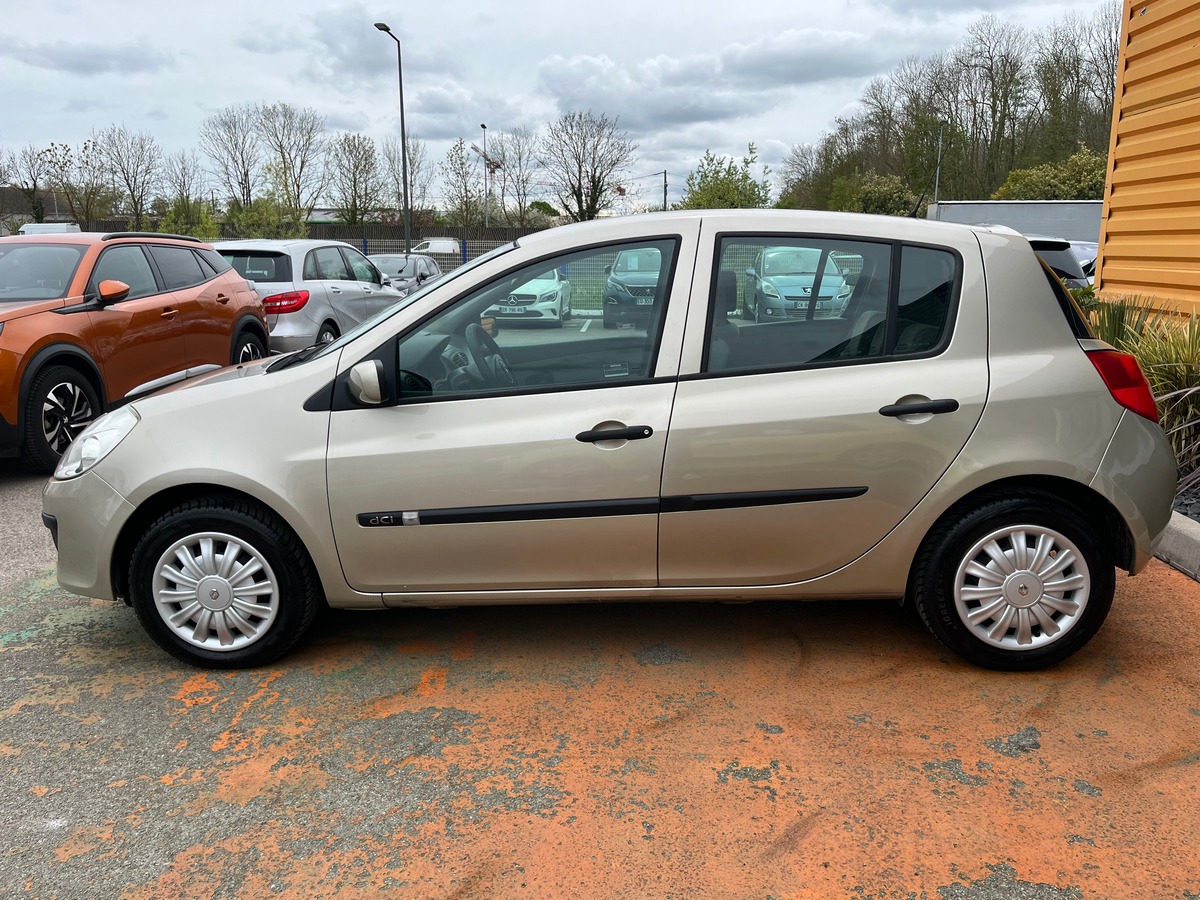 RENAULT Clio III 5 Portes 1.5 dCi 70 CH AUTHENTIQUE