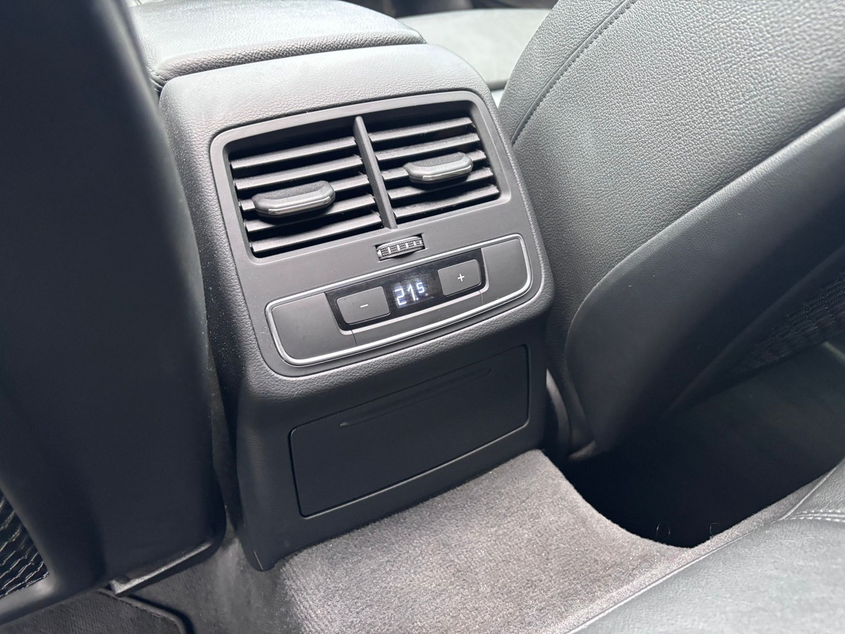 Audi A4 Avant 2.0 TFSI S-Tronic - Française - Suivi d'entretiens - CARPLAY