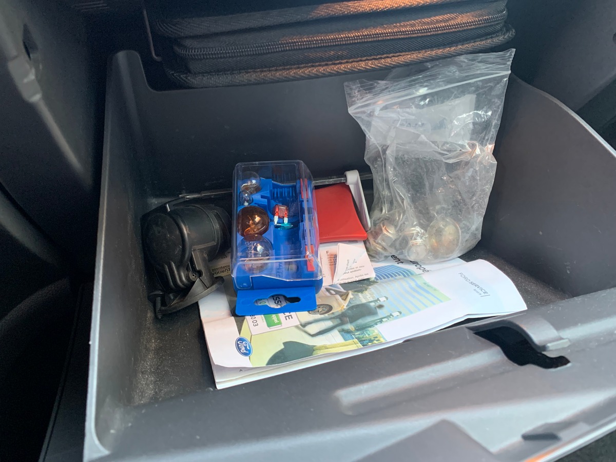 Ford Kuga 120 chevaux | St-Line | Caméra de recul | Attelage | GPS | Coffre assisté électriquement