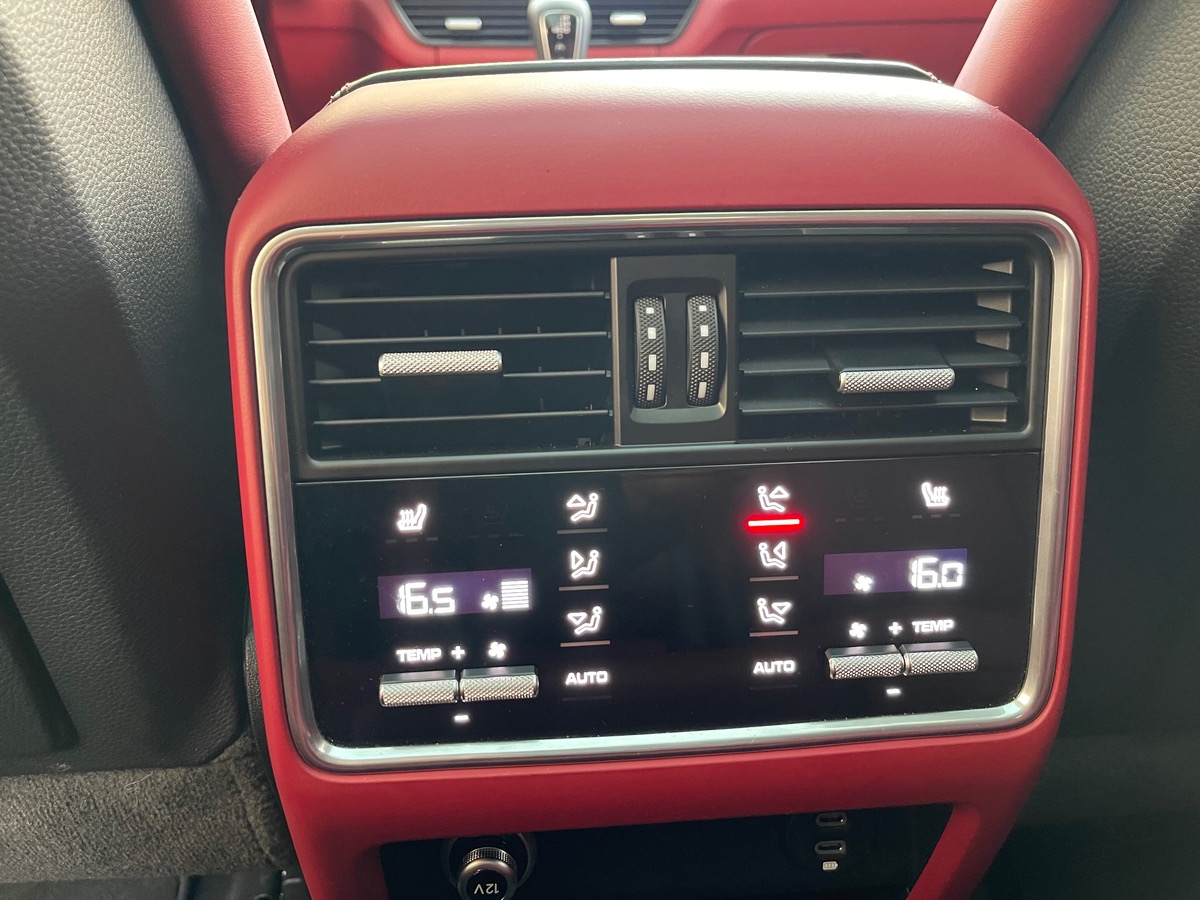 Porsche Cayenne E hybrid  V6 461 CV / VF/ Echappement Sport / Son Bose/ Attelage / Full Options