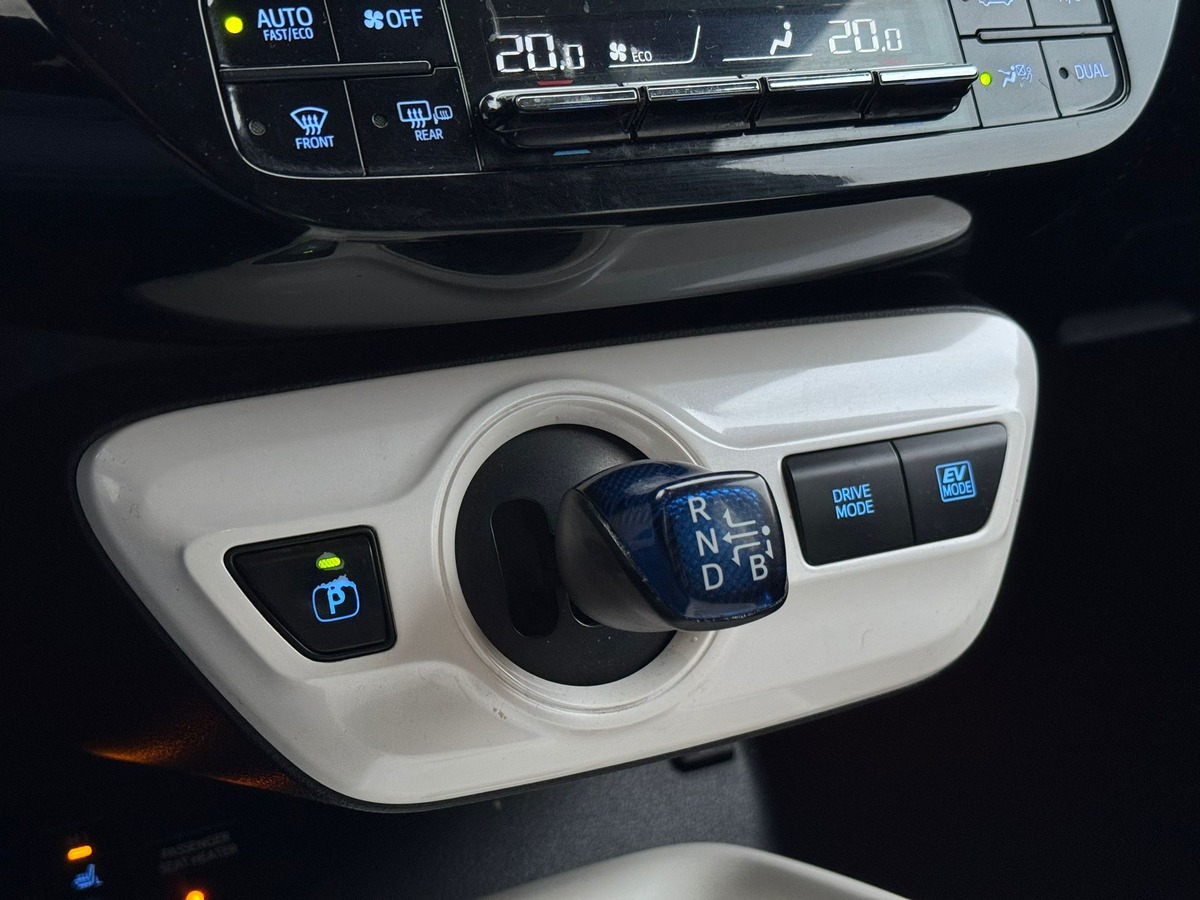 Toyota Prius IV Lounge 1.8 VVT-i 122 Hybrid