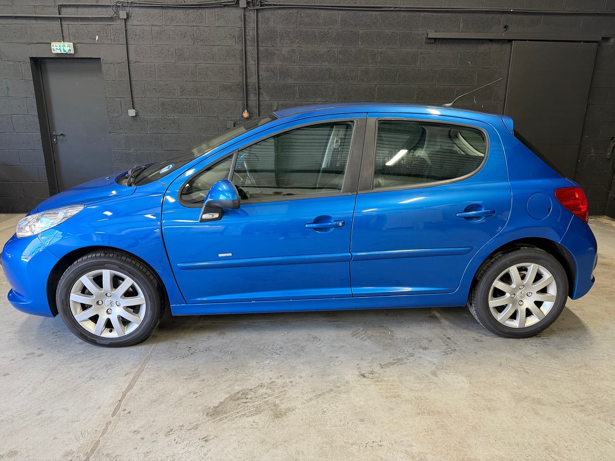 Peugeot 207 1.6 VTI 120CH Premium Pack / 5 portes / Clim auto