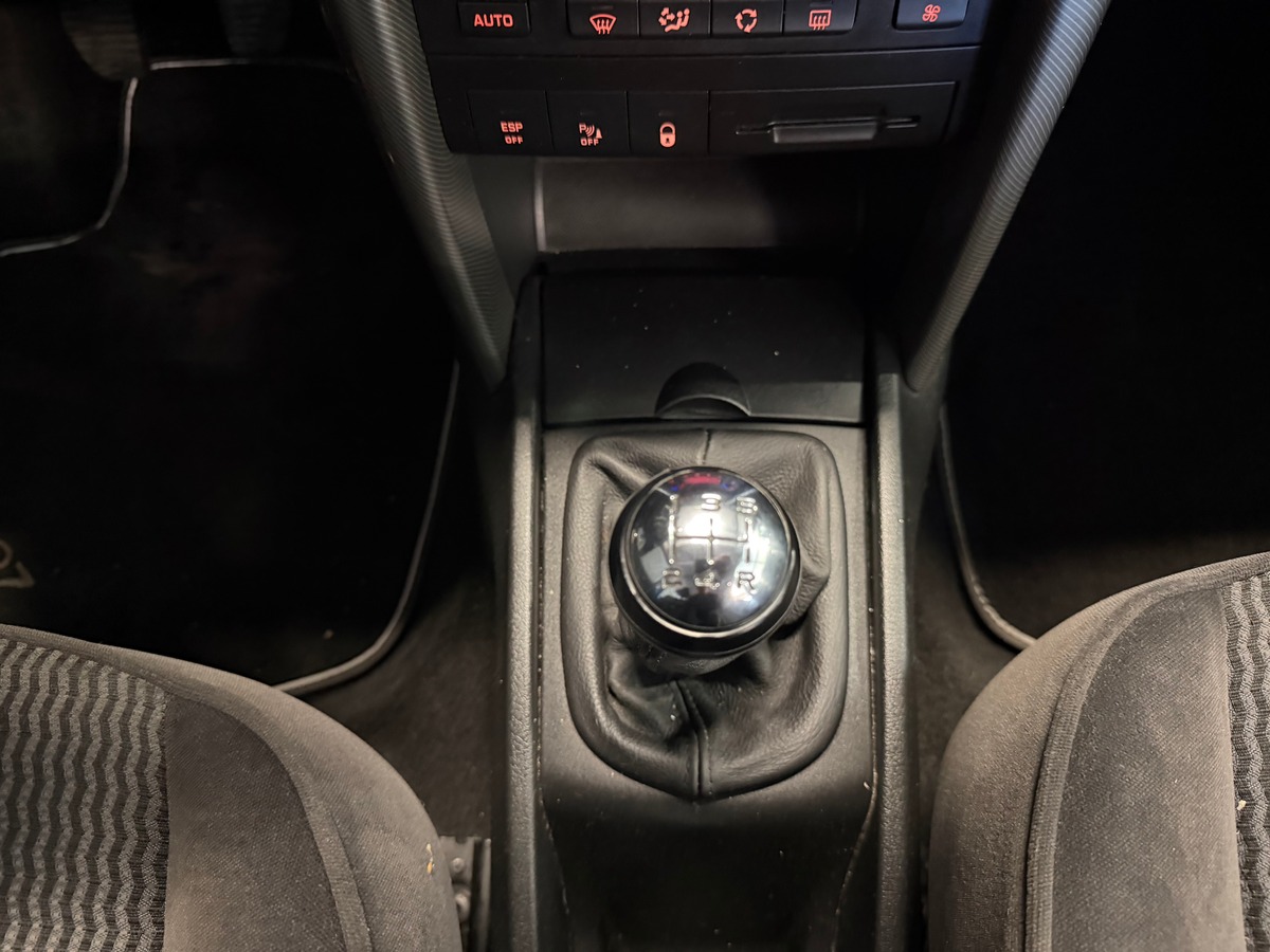 Peugeot 207 1.6 VTI 120CH Premium Pack / 5 portes / Clim auto
