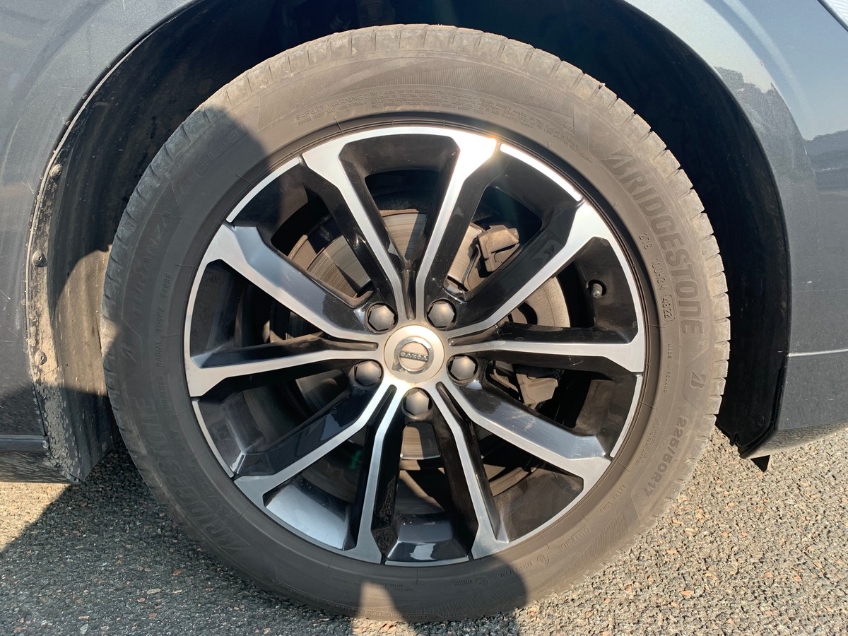 Volvo V60 150 ch | Momentum business | Caméra de recul | Avertisseur Angles Morts | Apple car Play