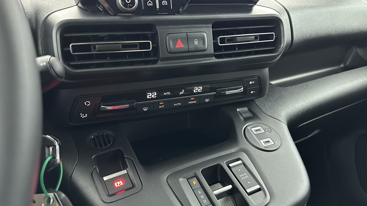 Citroën Berlingo M 1.5 BlueHDi 130chevaux Plus EAT8 | Écran central numérique TFT de 10'' | Capucine