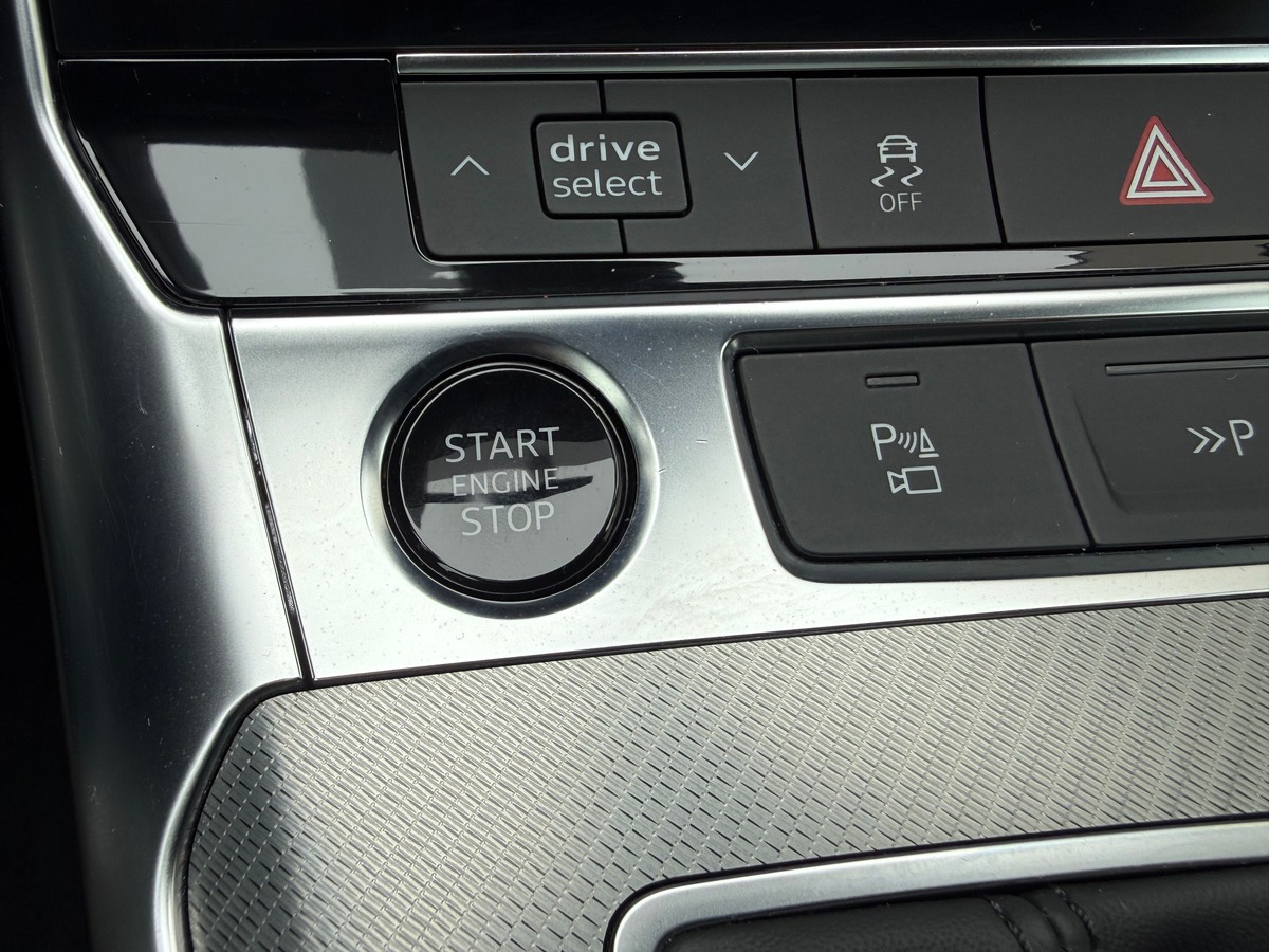 Audi A6 Avant 40 TDI 204 CH BUSINESS LINE / TOIT PANO / TVA / 87043 KMS