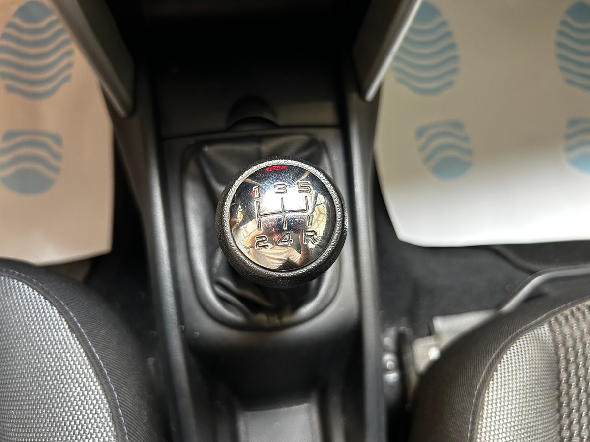 Peugeot 207 SW 1.6 HDi FAP 92 cv / DISTRIBUTION ET VIDANGE OK / SUIVI OK / GARANTIE