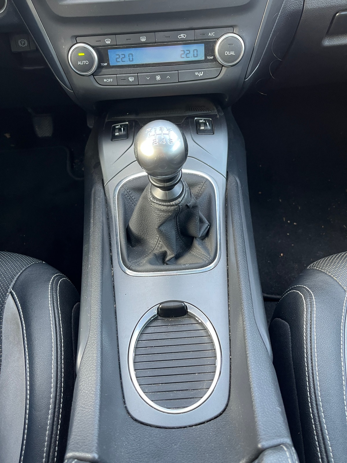 Toyota Avensis SW 2.0 D-4D 143ch, EXECUTIVE, ATTELAGE, RADAR, SIEGES CHAUFFANT, TOIT PANORAMIQUE