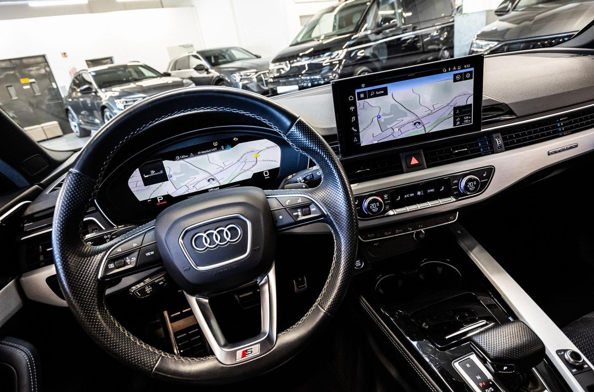 Audi A4 Avant V 40 TDI 204ch S line quattro S tronic 7 Bang&Olufsen Toit ouvrant Attelage