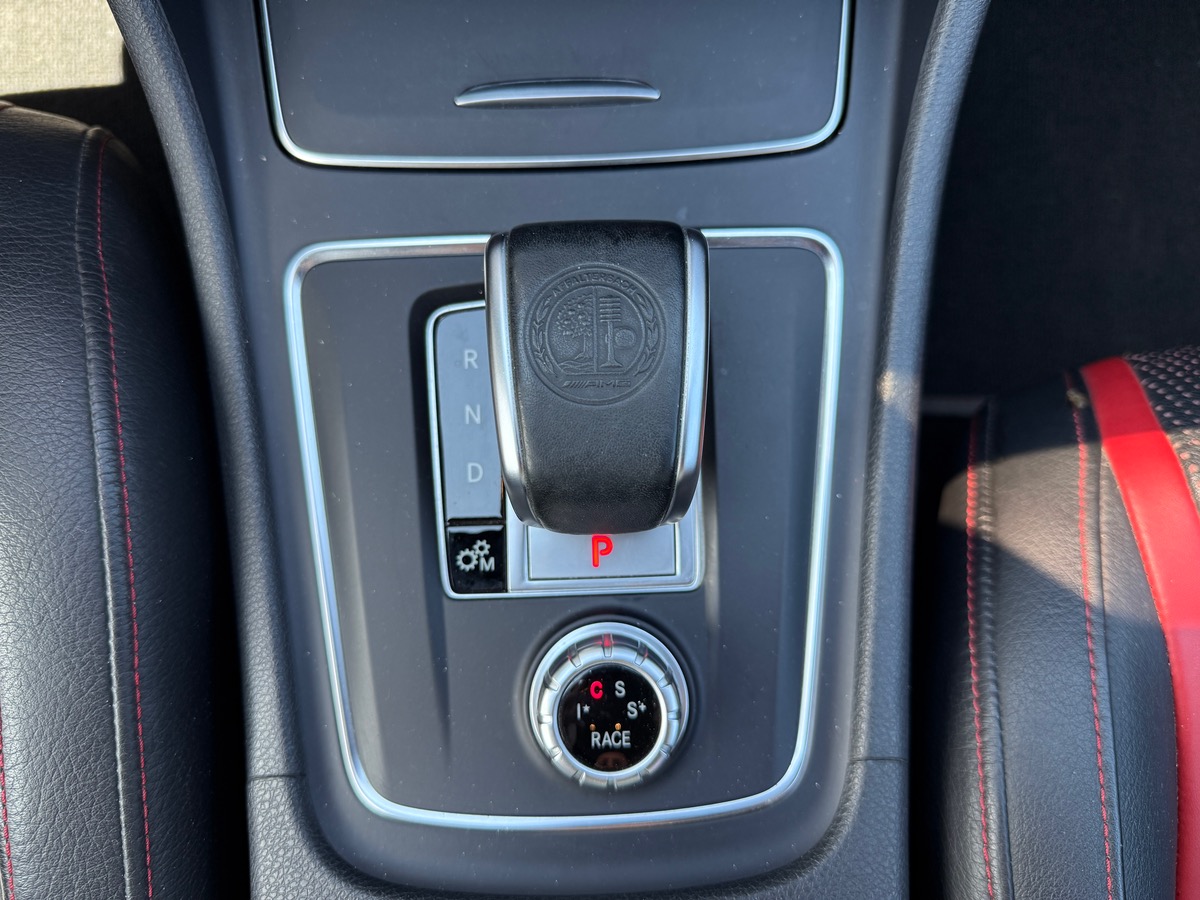 Mercedes-Benz A 45 AMG 4MATIC 2.0L 381cv 7G-DCT, Échappement performance, Suspension pilotée