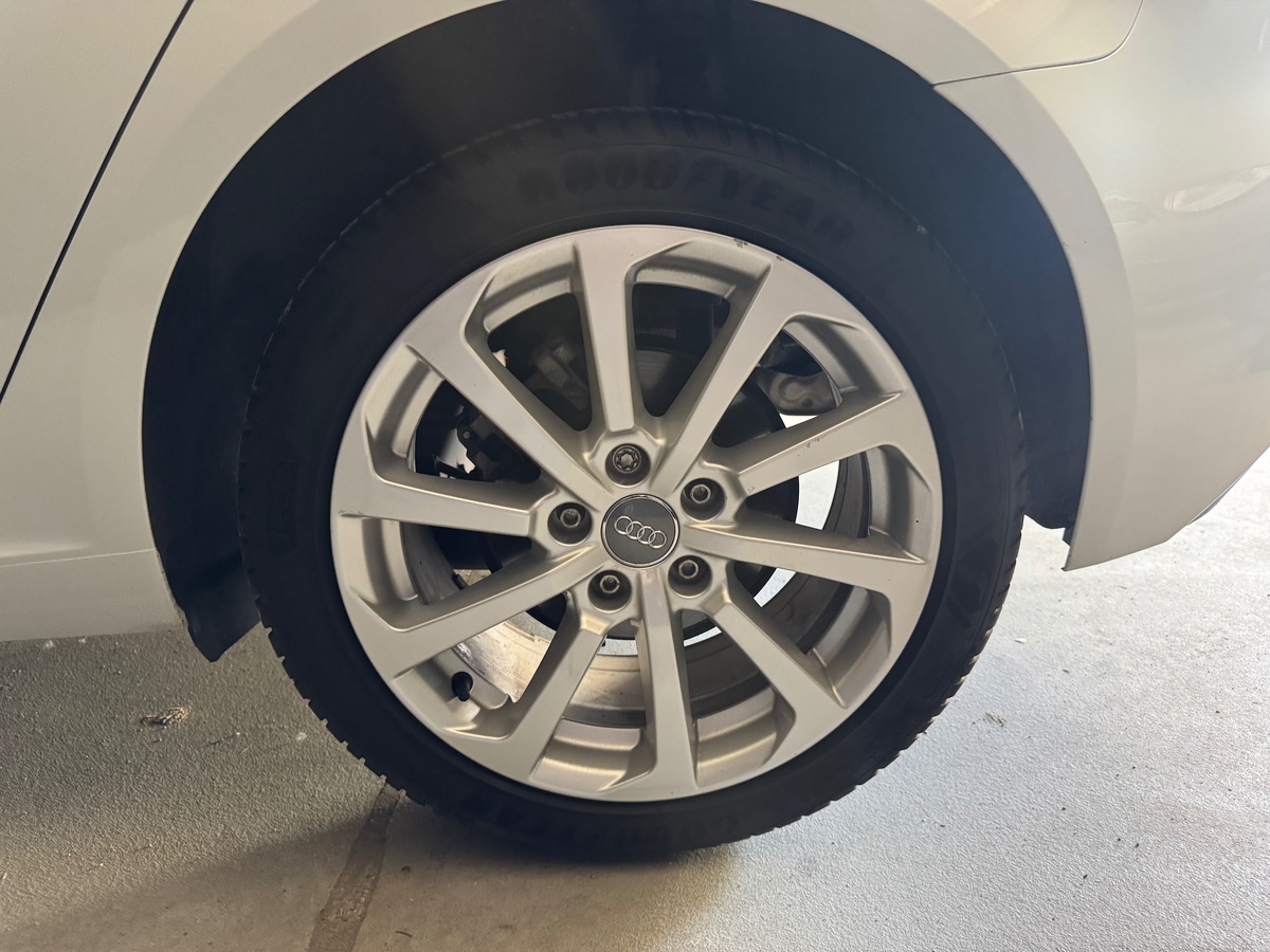Audi A3 1.6 tdi S tronic / Xénons / Radar de stationnement Av Ar