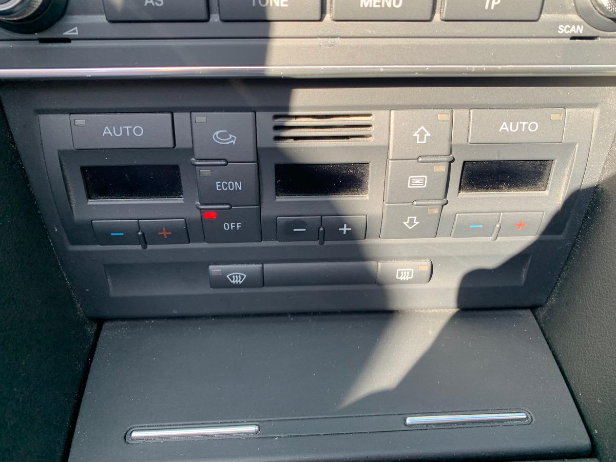 Audi A4 Cabriolet 140 ch | Ambiente | Cuir | Régulateur de vitesse | Climatisation | Capote récente