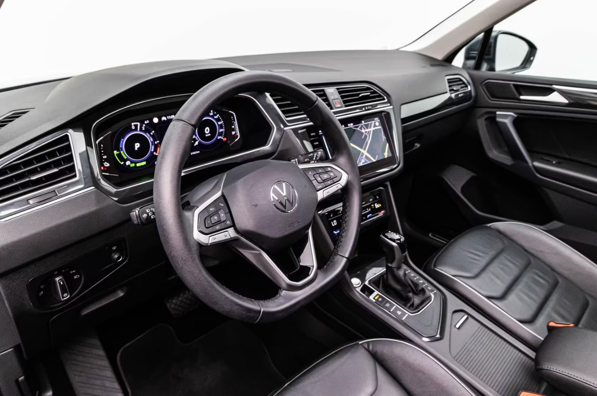 Volkswagen Tiguan II 1.4 eHybrid 245ch Elegance DSG6 Toit ouvrant Attelage