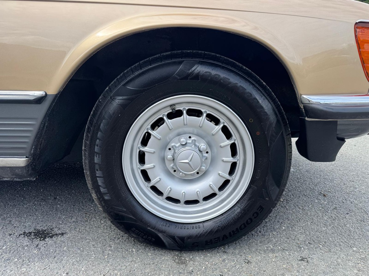 Mercedes-Benz SLC 500 V8 (C107) 240cv - Française - Kilométrage non garanti