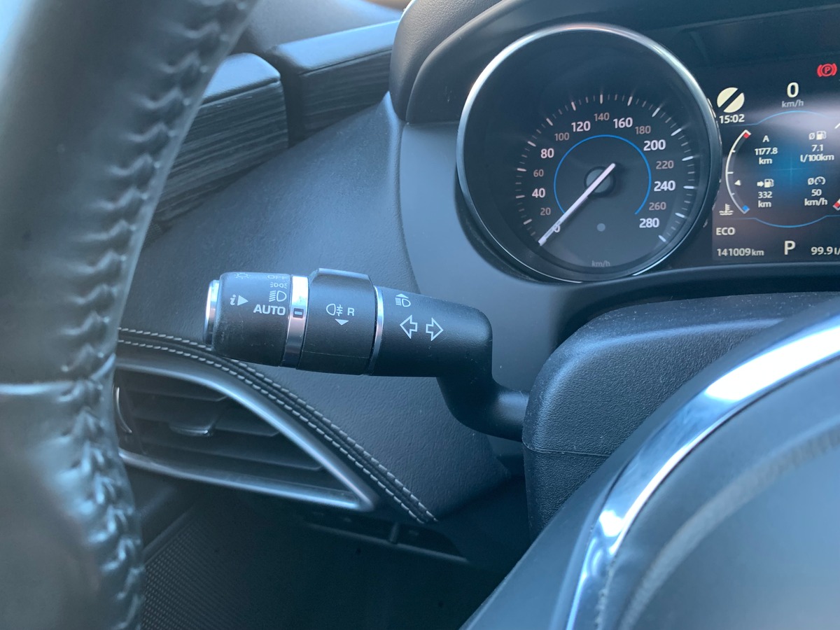 Jaguar XE 180 ch | Intérieur cuir | Toit ouvrant | Caméra de recul | GPS | Bluetooth