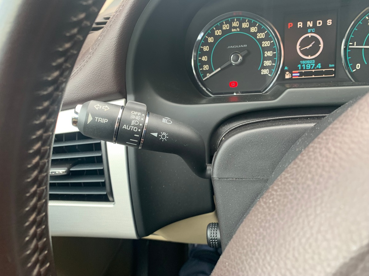 Jaguar XF 240 ch | V6 | R-Sport | Caméra recul | Sièges sport | Régulateur vitesse | GPS | Bluetooth