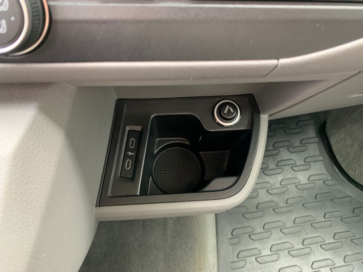 Volkswagen California 150 | COAST | Premiére Main | Attelage | Rallonge lit | Pneus Toutes Saisons