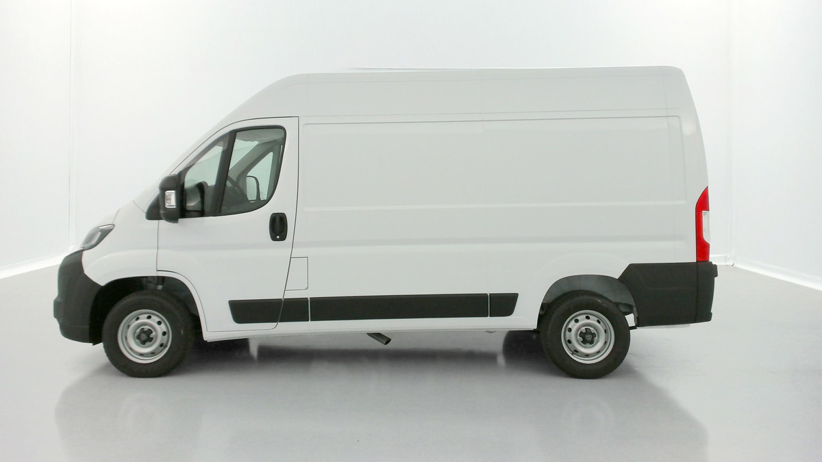 Peugeot Boxer L2H2 3.3 2.2 BlueHDi 140 chevaux | 26100 euros HT | Aide au stationnement arrière