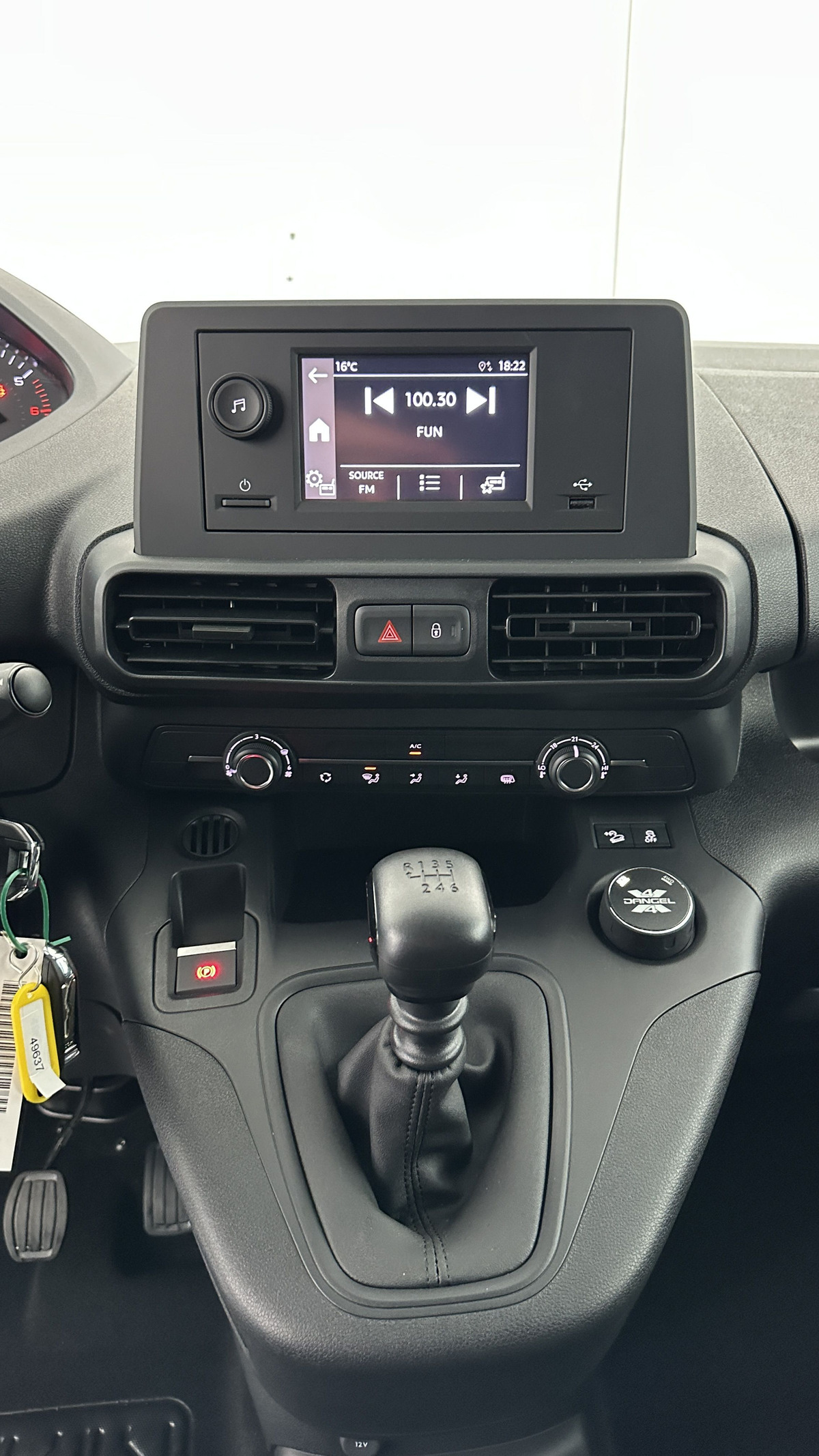 Peugeot Partner M 650 1.5 BlueHDi 130 ch 4WD by DANGEL | 26600 euros hors taxes | Radar arrière