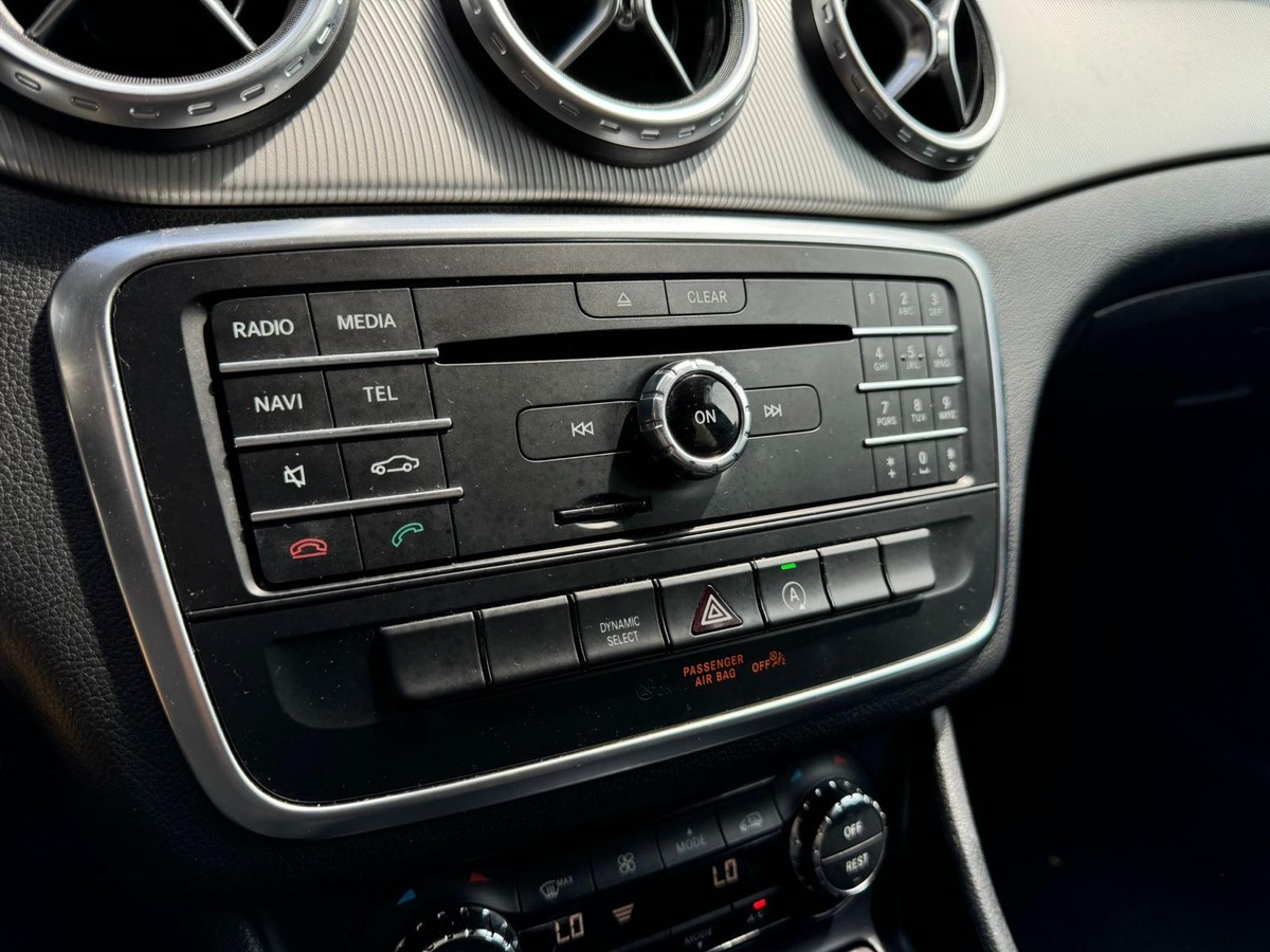 Mercedes-Benz GLA 220 D Sensation 2.1 CDi 4matic 7G-DCT 177 cv / Caméra de recul / Sellerie cuir