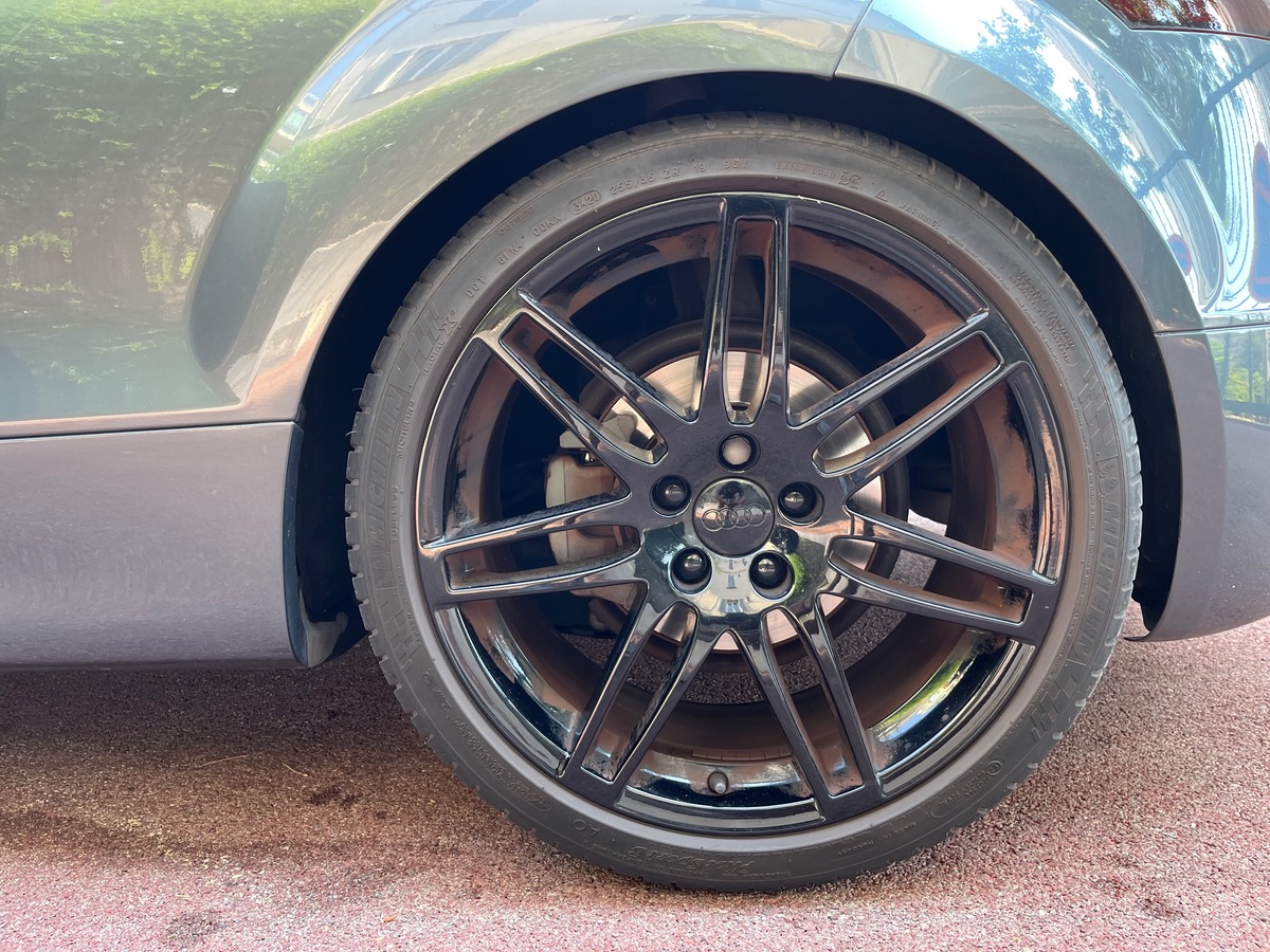 Audi TT 2.0 TFSI 200 cv / S line/  GPS / Jantes noires / Feux teintés  / intérieur cuir