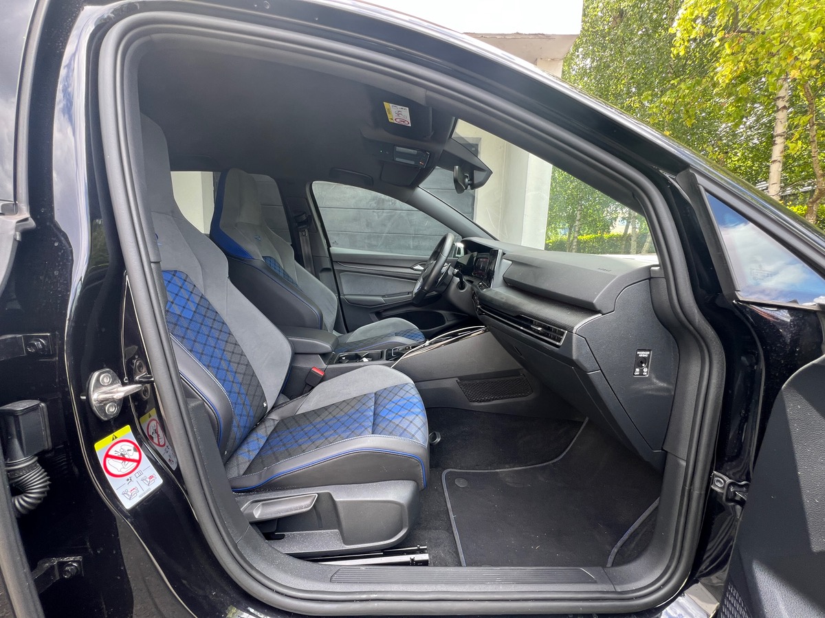 Volkswagen Golf VIII R 2.0 TSI 320 4Motion DSG7