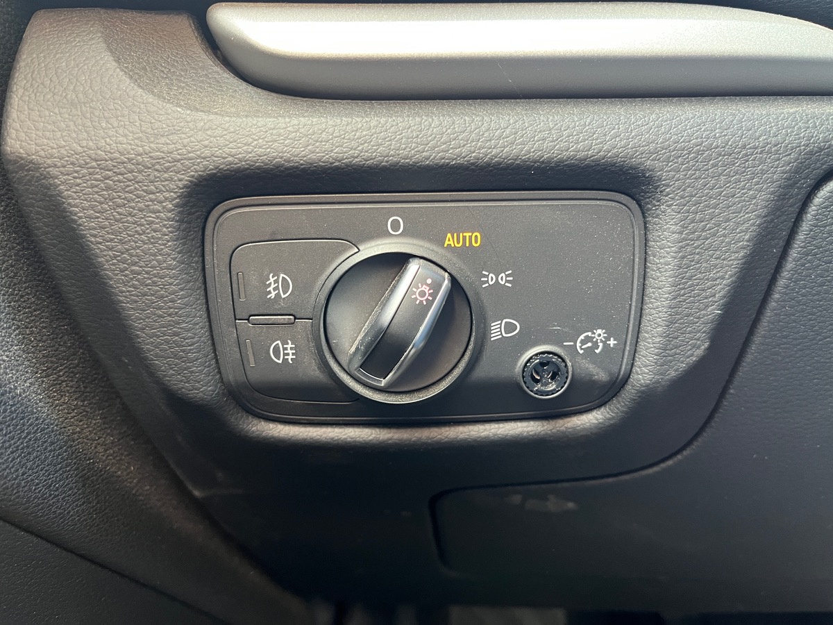 Audi A3 Limousine 1.6 TDI 110cv, Suivi entretien complet, courroie de distrib. OK, sièges chauffants