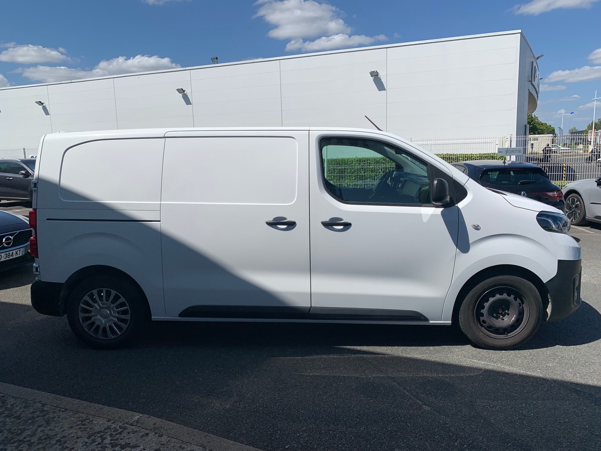 Toyota ProAce 120 chevaux | 3 Places | Medium | Apple car play | GPS | Régulateur de vitesse | Radar