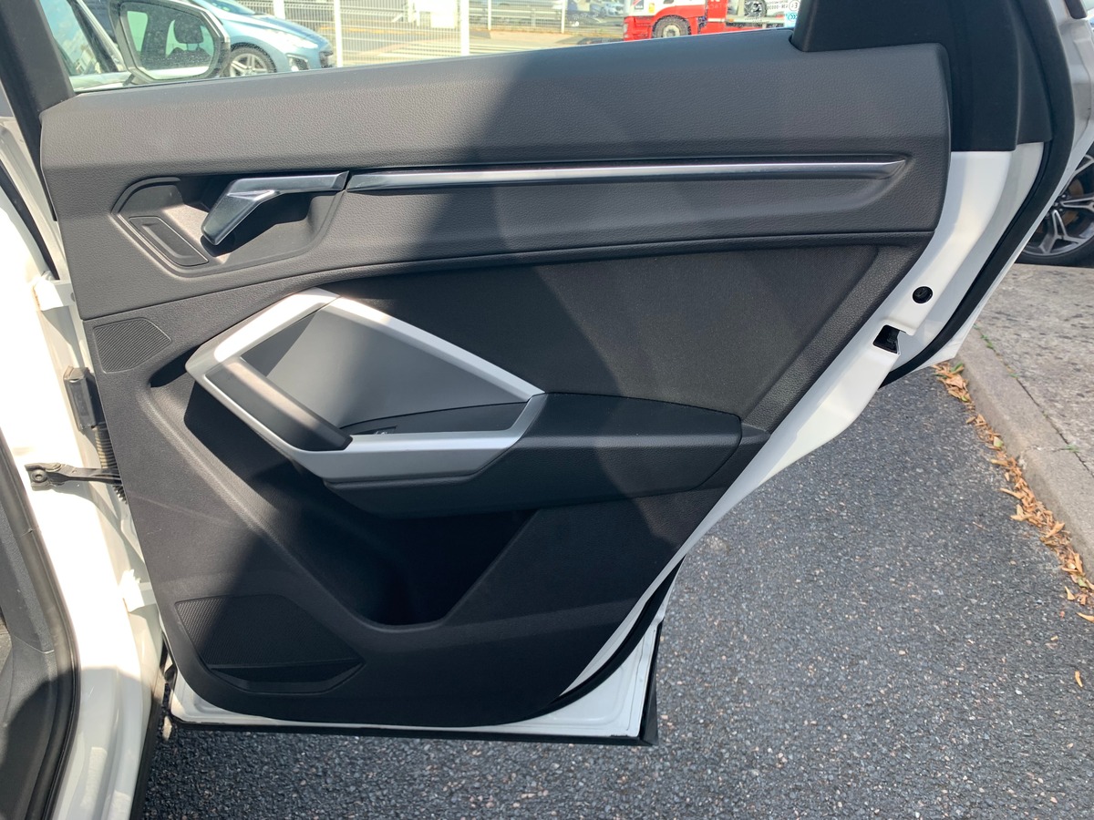Audi Q3 Sportback 150 | Premiére MAIN | Design | Apple car play | Attelage amovible | Entretien AUDI