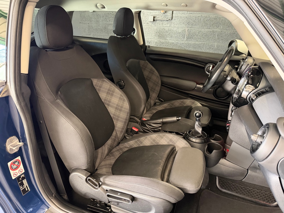 Mini Mini Cooper d 116CH Pack Chili
