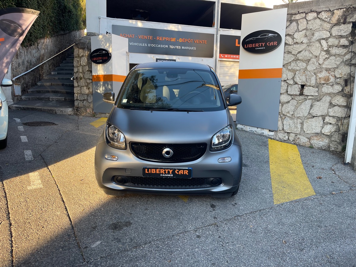 Smart FORTWO 90 CV / GPS / Caméra / Jantes Noires / Gris Mat