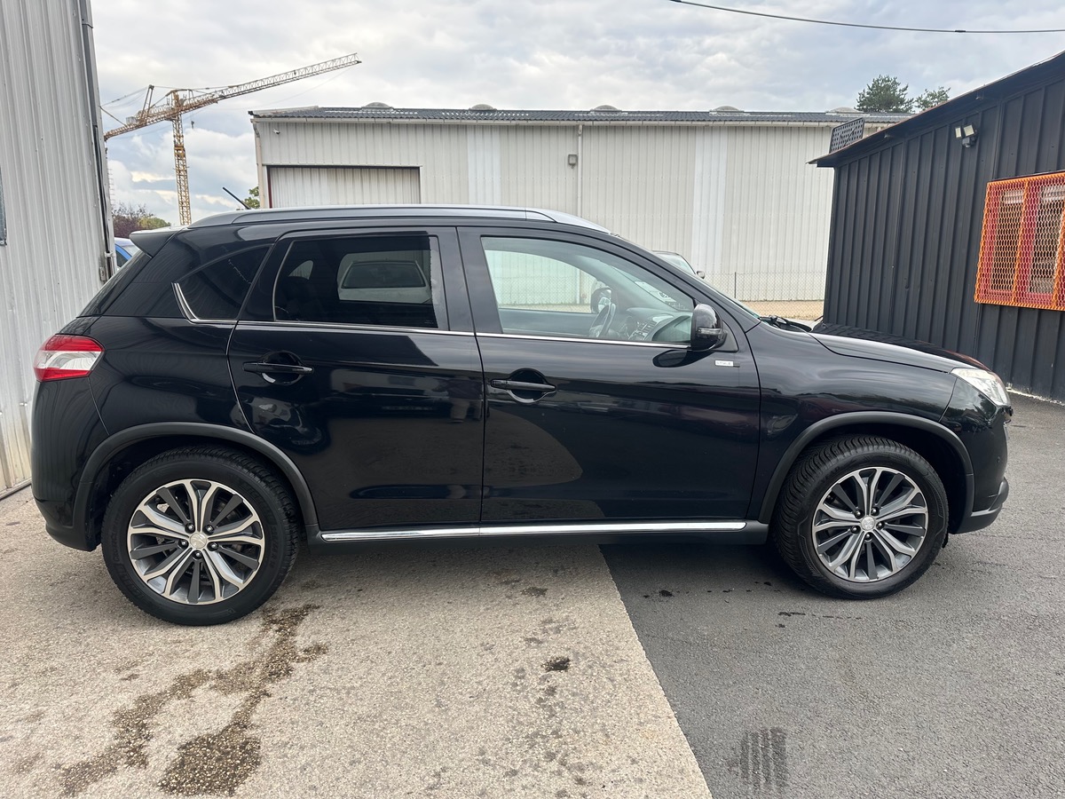 Peugeot 4008 1.6 hdi 115ch STYLE 4 WD/ suivi "