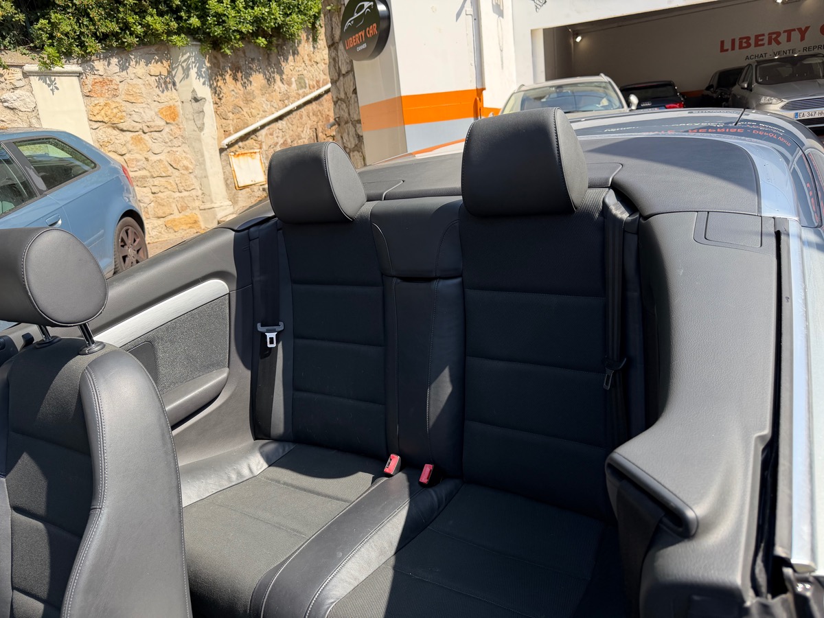 Audi A4 Cabriolet 2.0 TDi 140 CV / KM Réel / S Line /  Intérieur Cuir Tissu / Attelage / Jantes