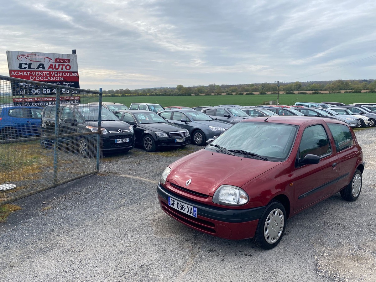 RENAULT Clio 2 1.2i 60cv petit prix très propre