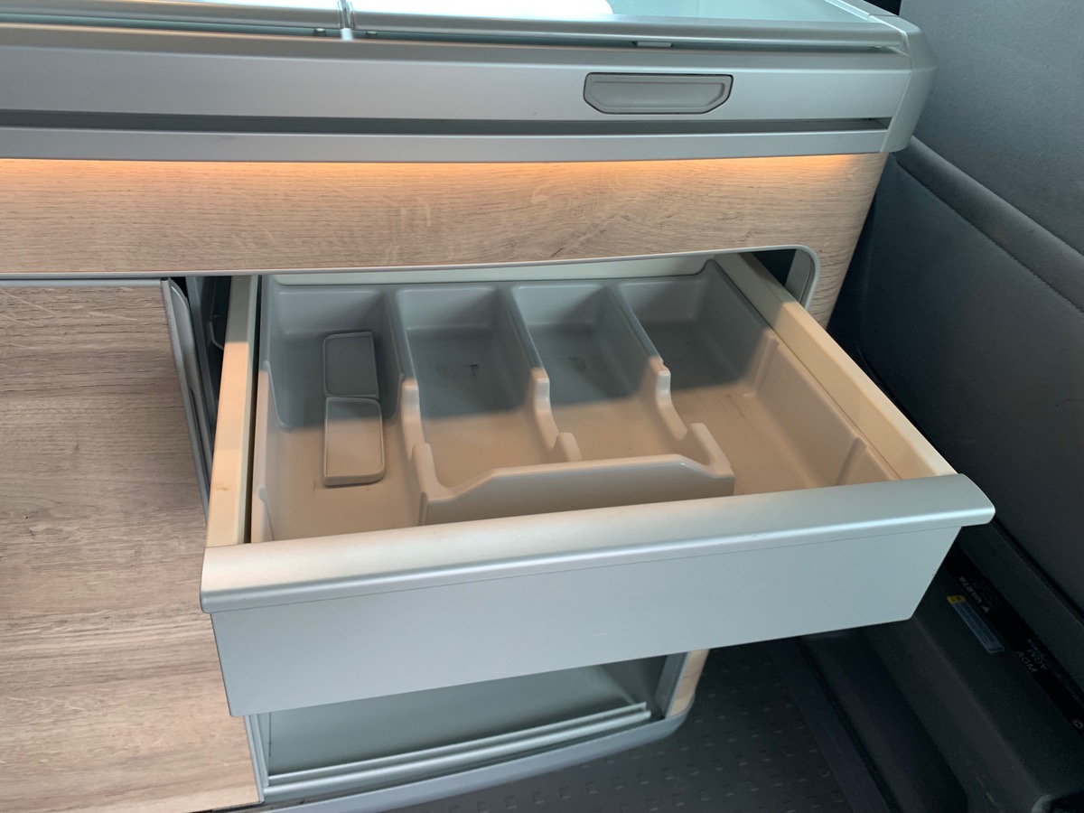 Volkswagen California 150 | COAST | Premiére Main | Attelage | Rallonge lit | Pneus Toutes Saisons