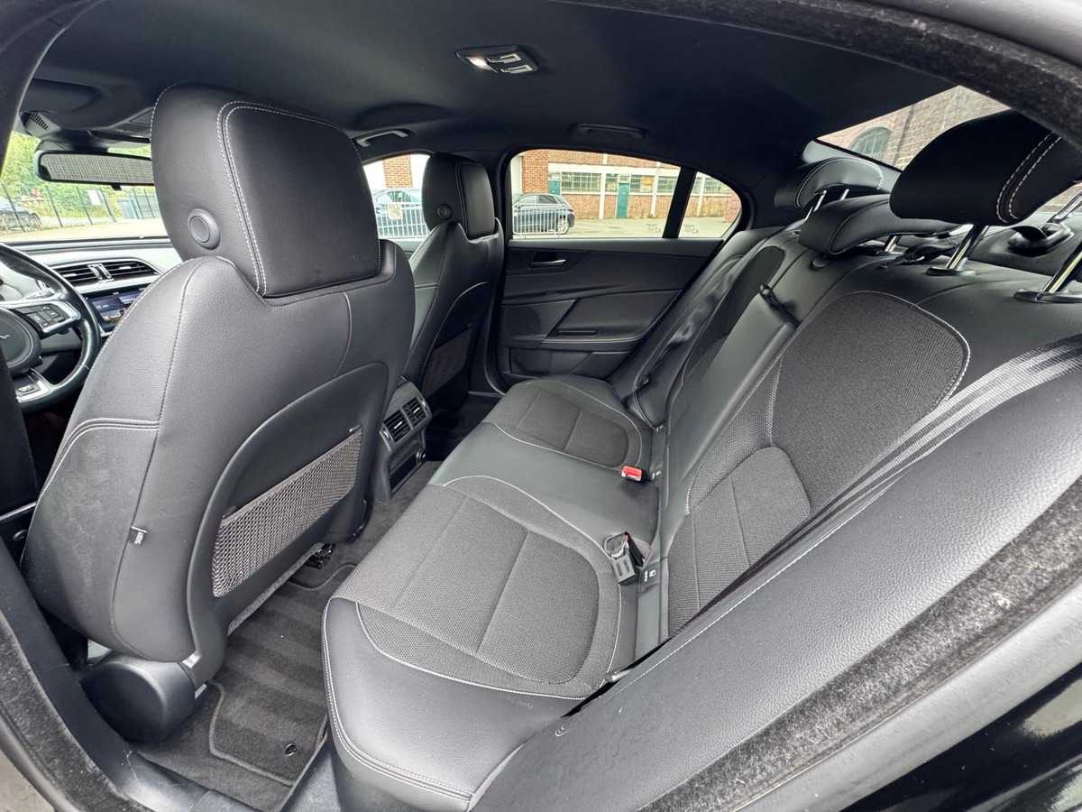 Jaguar XE 2.0 200CV R-Sport - Boite automatique