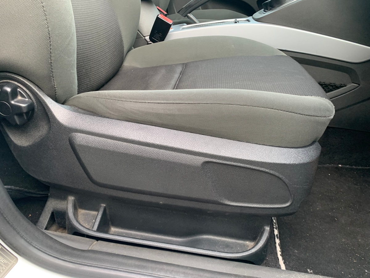 Ford Kuga 140 | TREND | Radar de stationnement avant arriére | Attelage | Climaisation | Jantes 17''