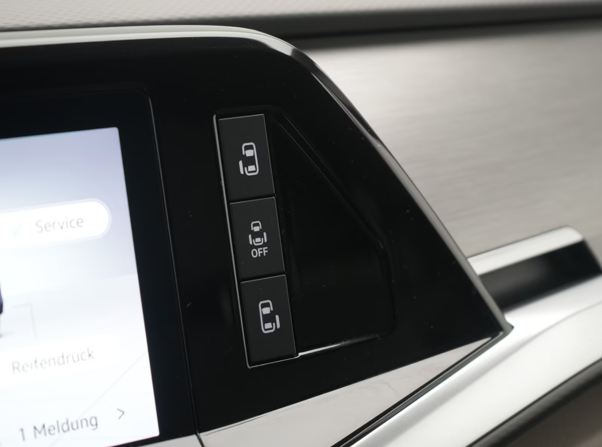 Volkswagen Multivan VII (T7) 1.4 eHybrid 218ch Life Long DSG6/vis à vis/Harman-Kardon/Attelage