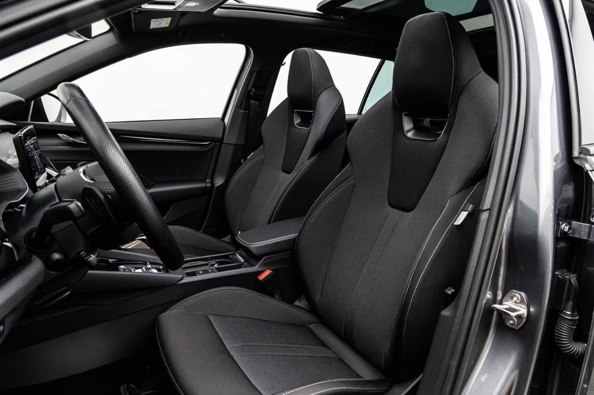 Skoda Octavia Combi IV 1.4 TSI PHEV iV 204ch Sportline DSG6e Hybride/Toit ouvrant/Feux matrix