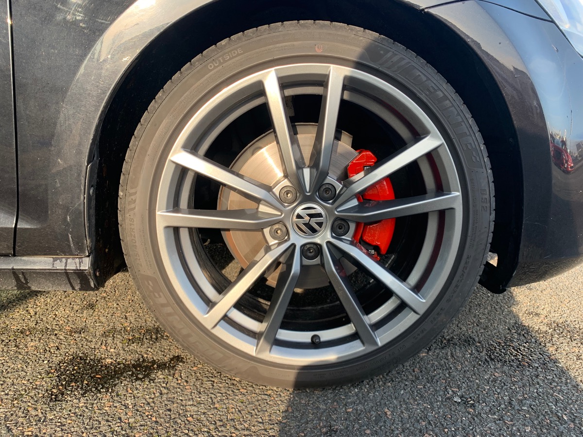 Volkswagen Golf 150 | Carat | JA 18" Durban | Suspensions Sport | Régulateur vitesse et de distance