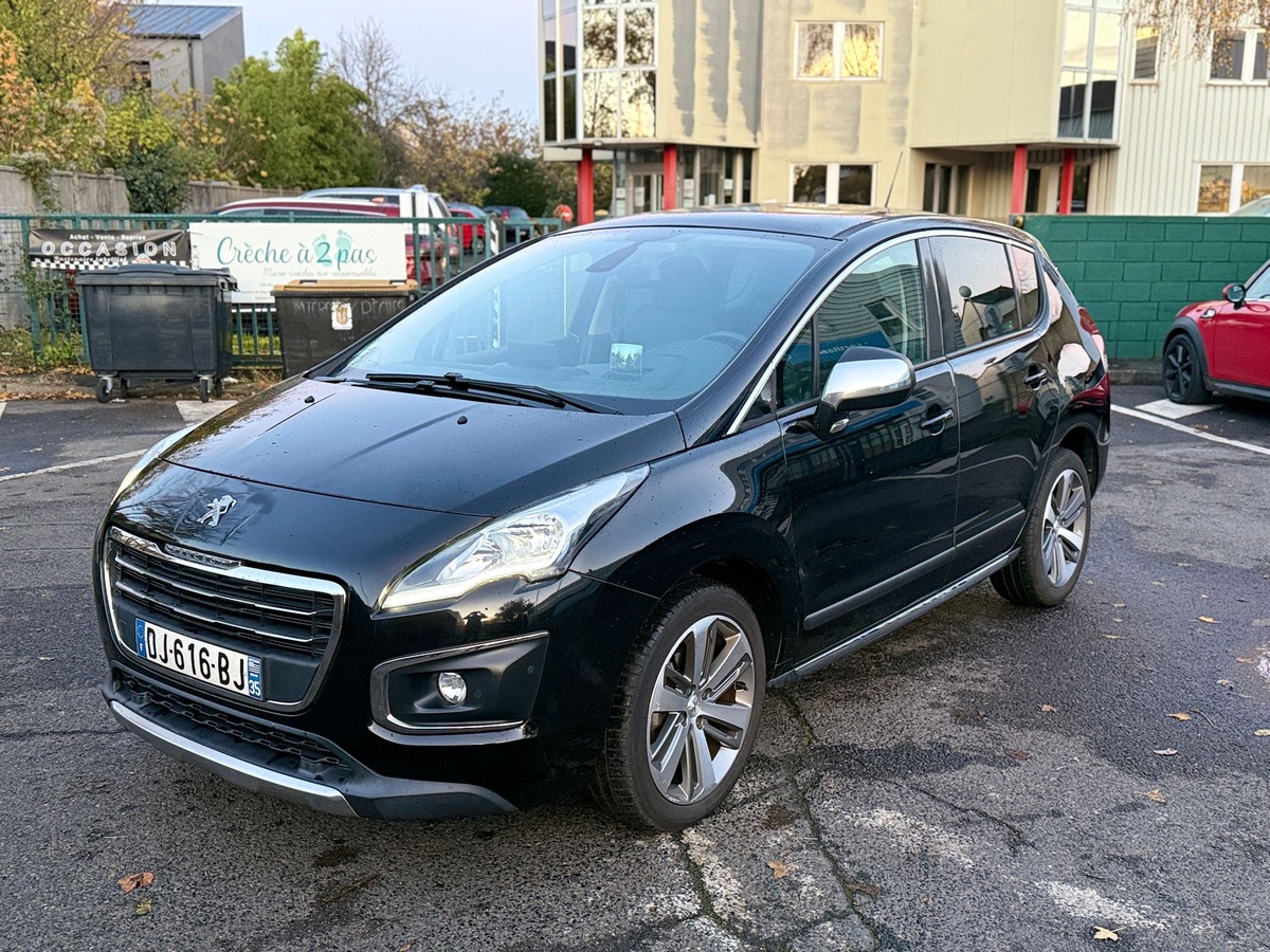 Peugeot 3008 1.6 HDI 115 CV 1er main allures en 4 Fois 