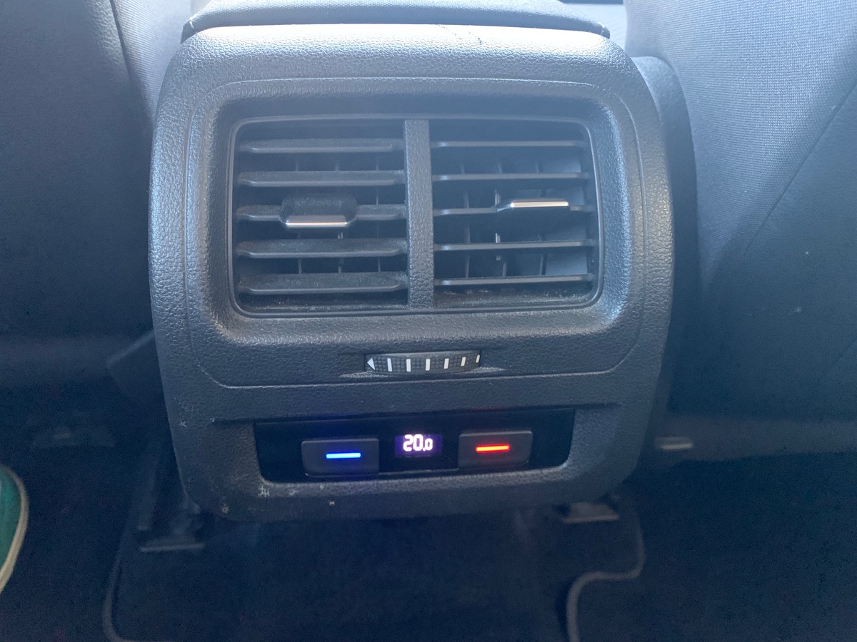 Volkswagen Touran 110 ch | 7 Places | Attelage | GPS | Radar de Stationnement Avant et Arriére