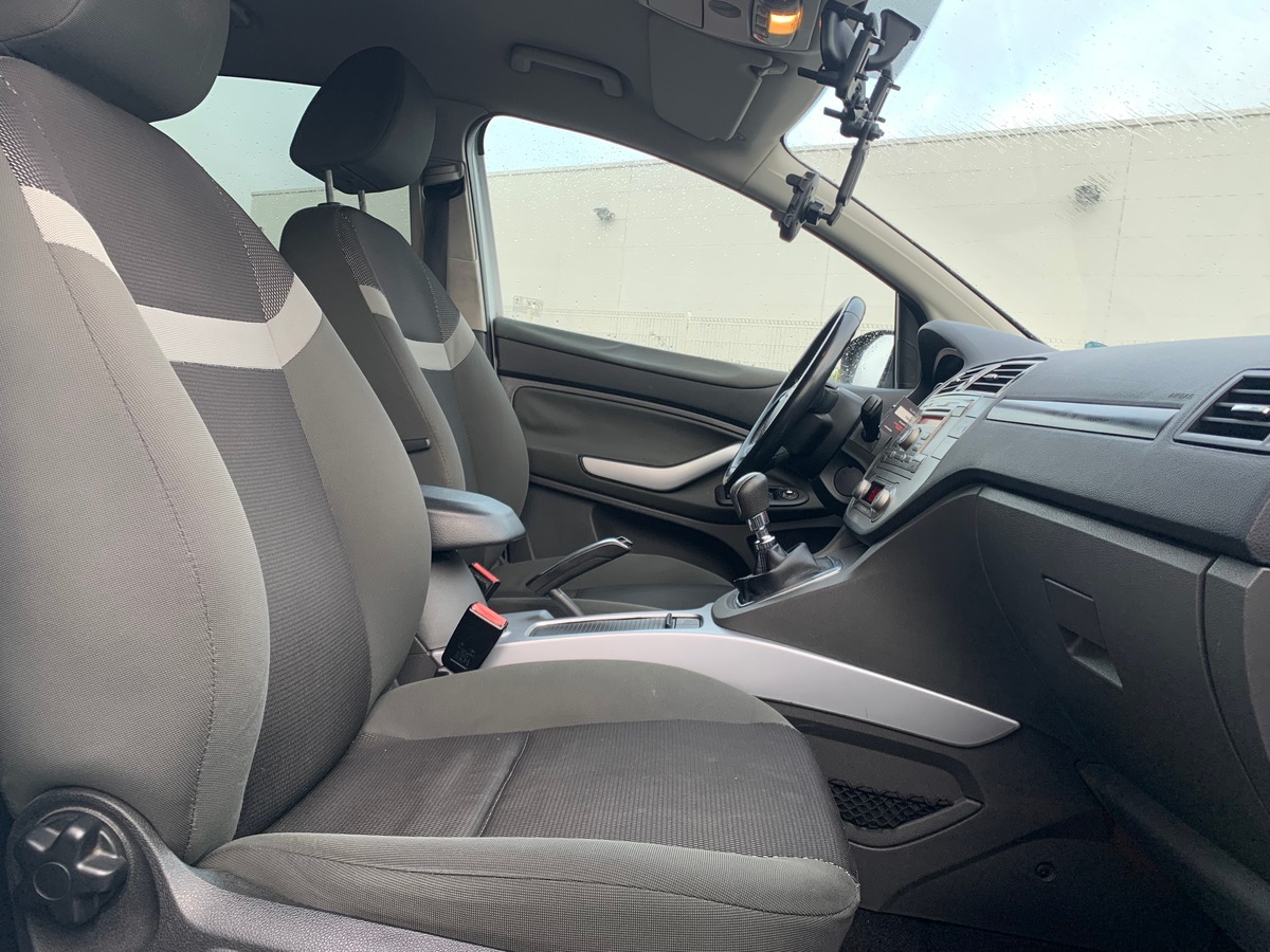 Ford Kuga 140 | TREND | Radar de stationnement avant arriére | Attelage | Climaisation | Jantes 17''